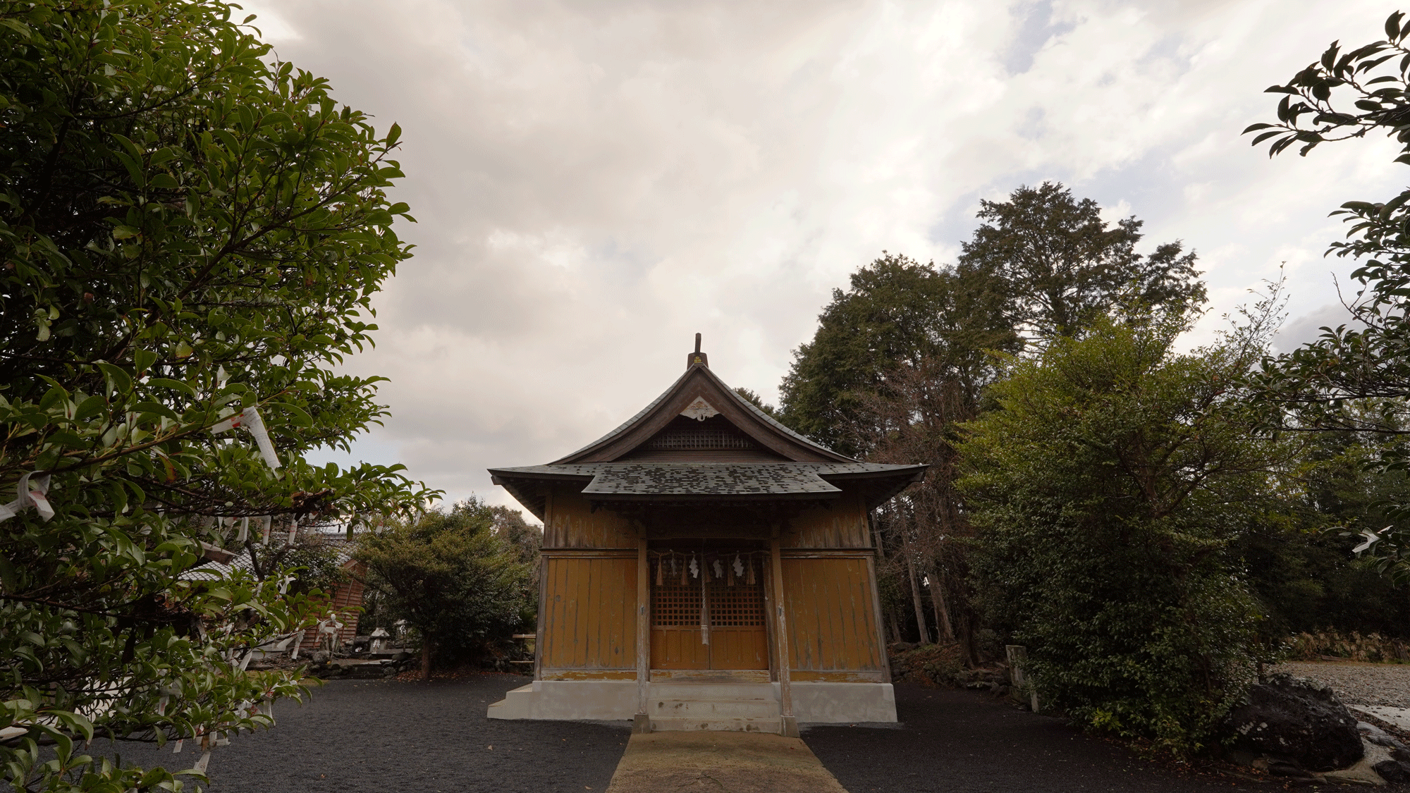 1回目の参拝は予報通りの雨